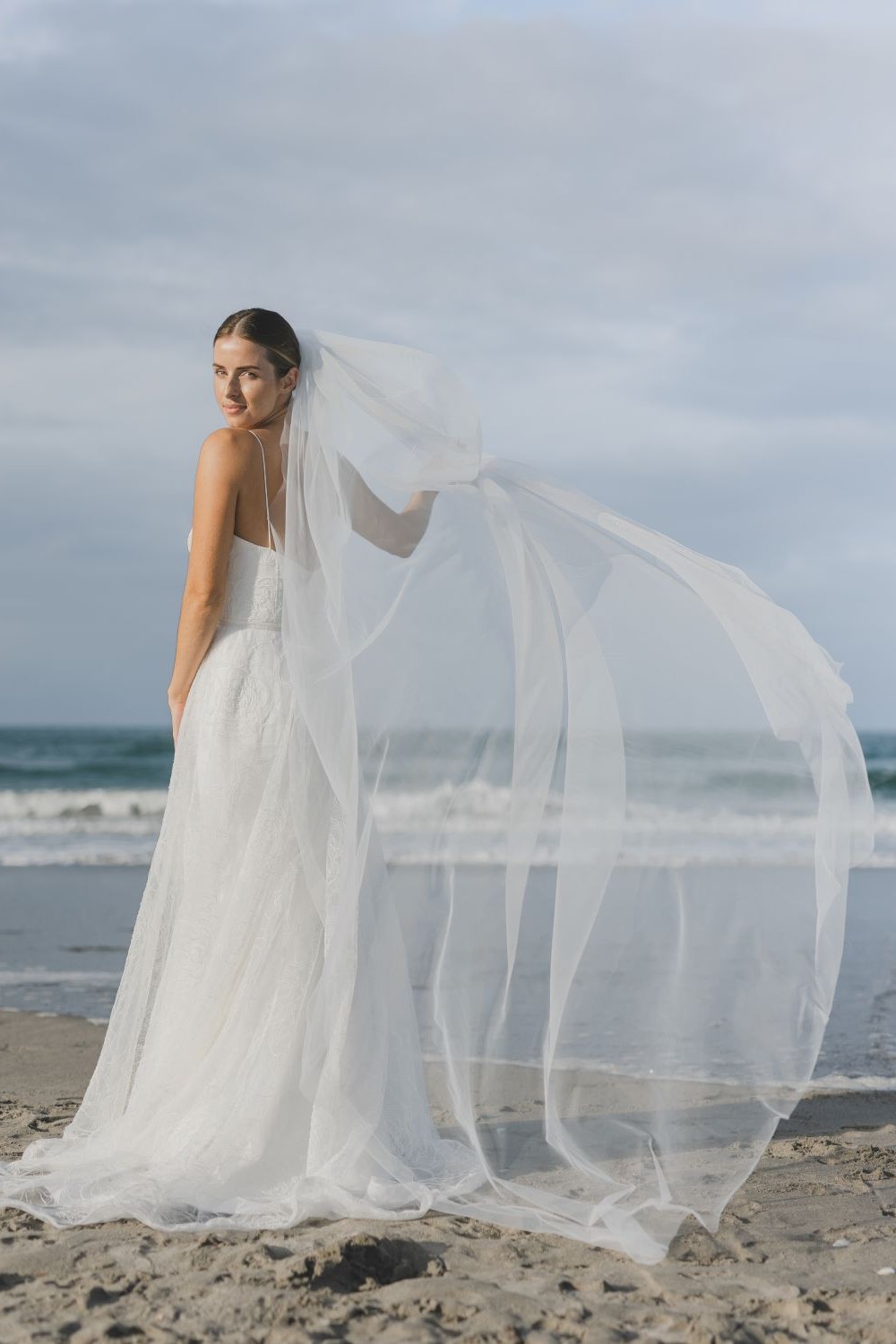 Full length traditional tulle wedding veil in ivory