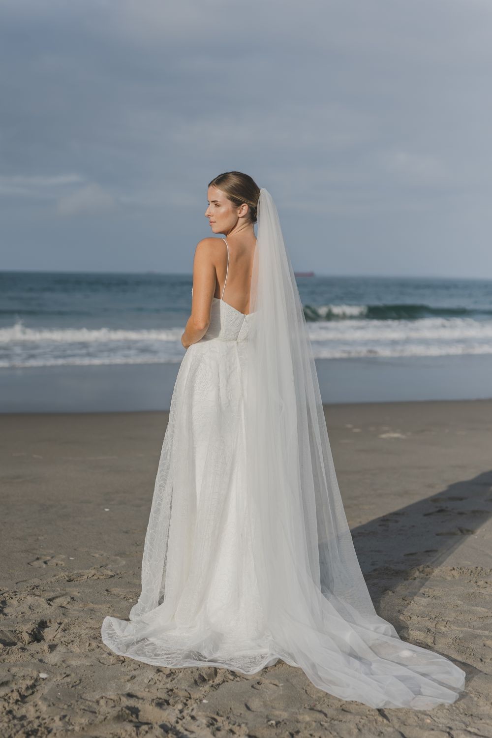 Full length traditional tulle wedding veil in ivory