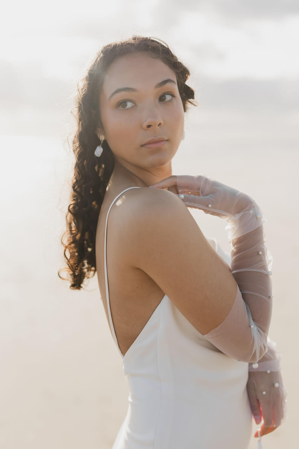 Pearl wedding gloves in soft tulle with fingerless design.