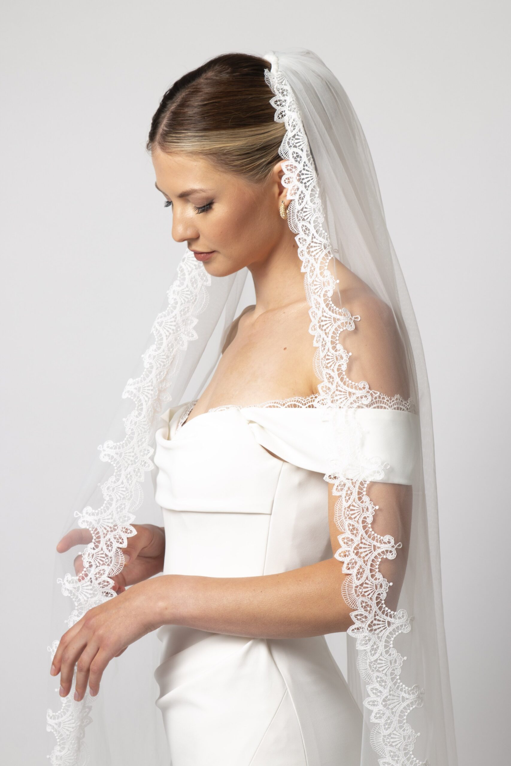 Lace edge veil