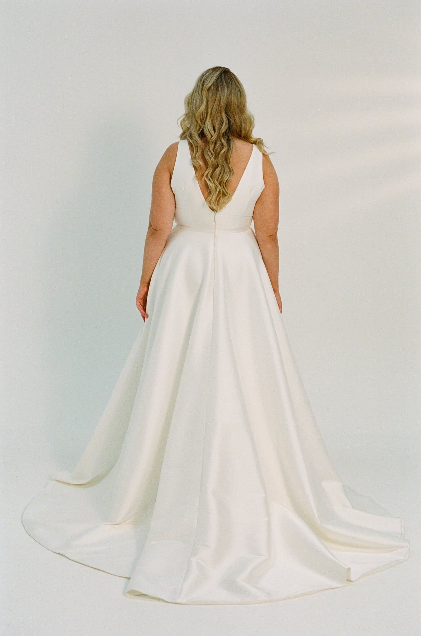 Pearl Gown Gown and Altar (4).jpg