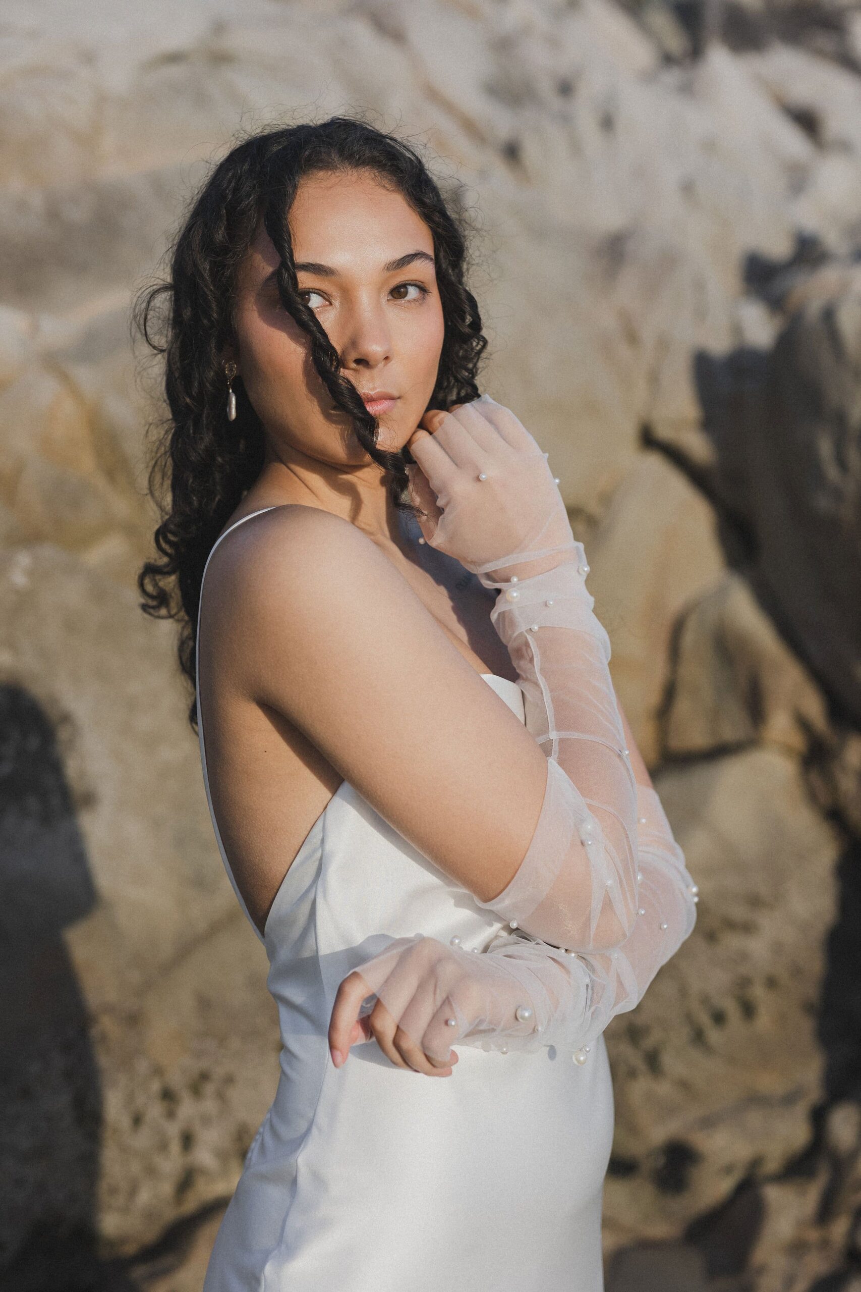 Pearlbridalweddinggloves.jpg