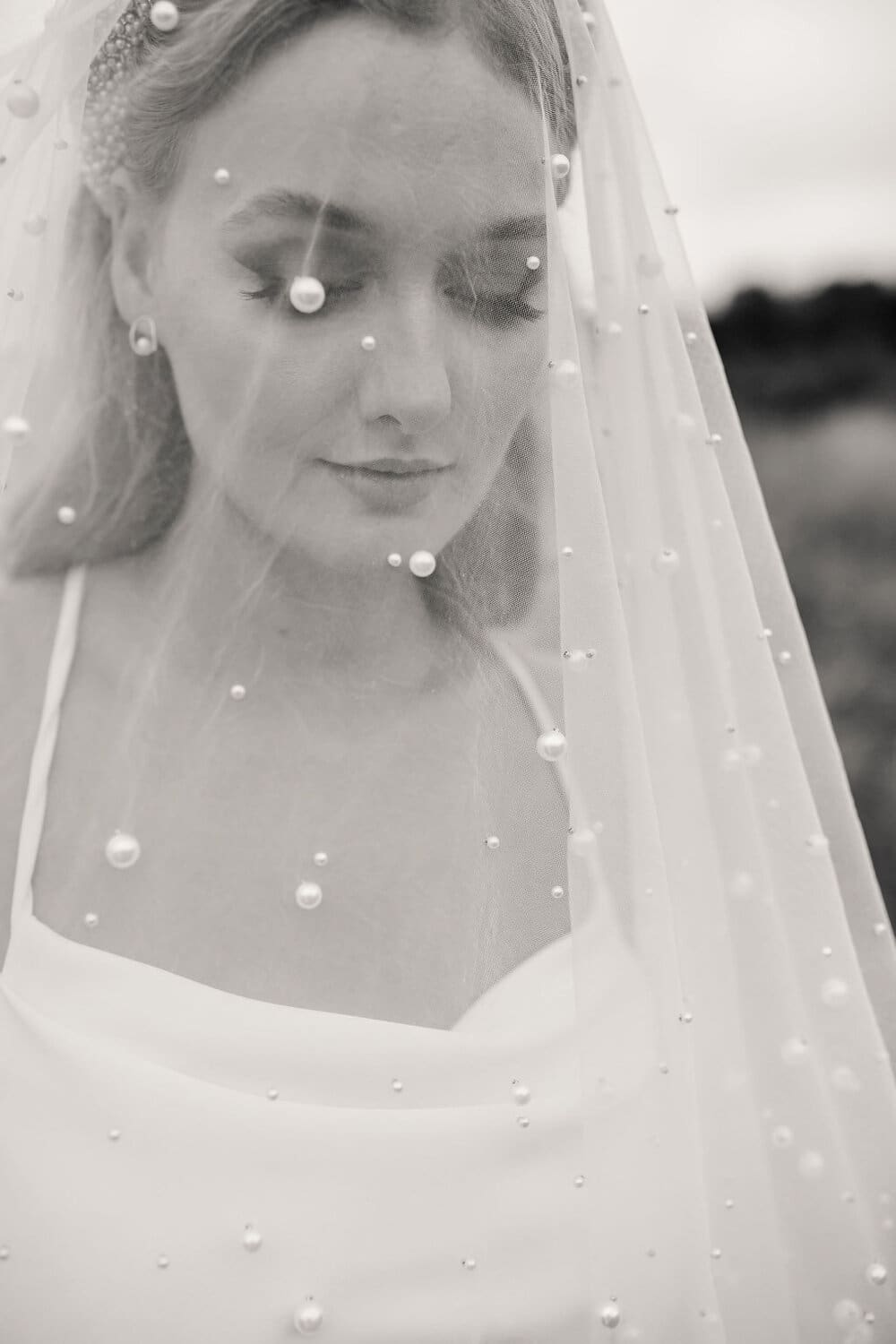 pearl-blusher-veil-gown-and-altar (1).jpg