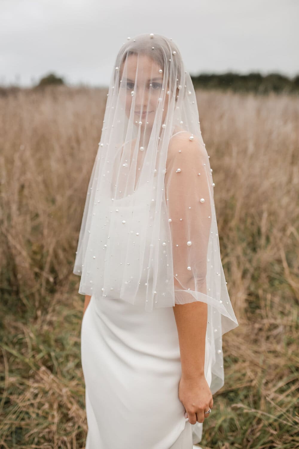 pearl-blusher-veil-gown-and-altar (2).jpg