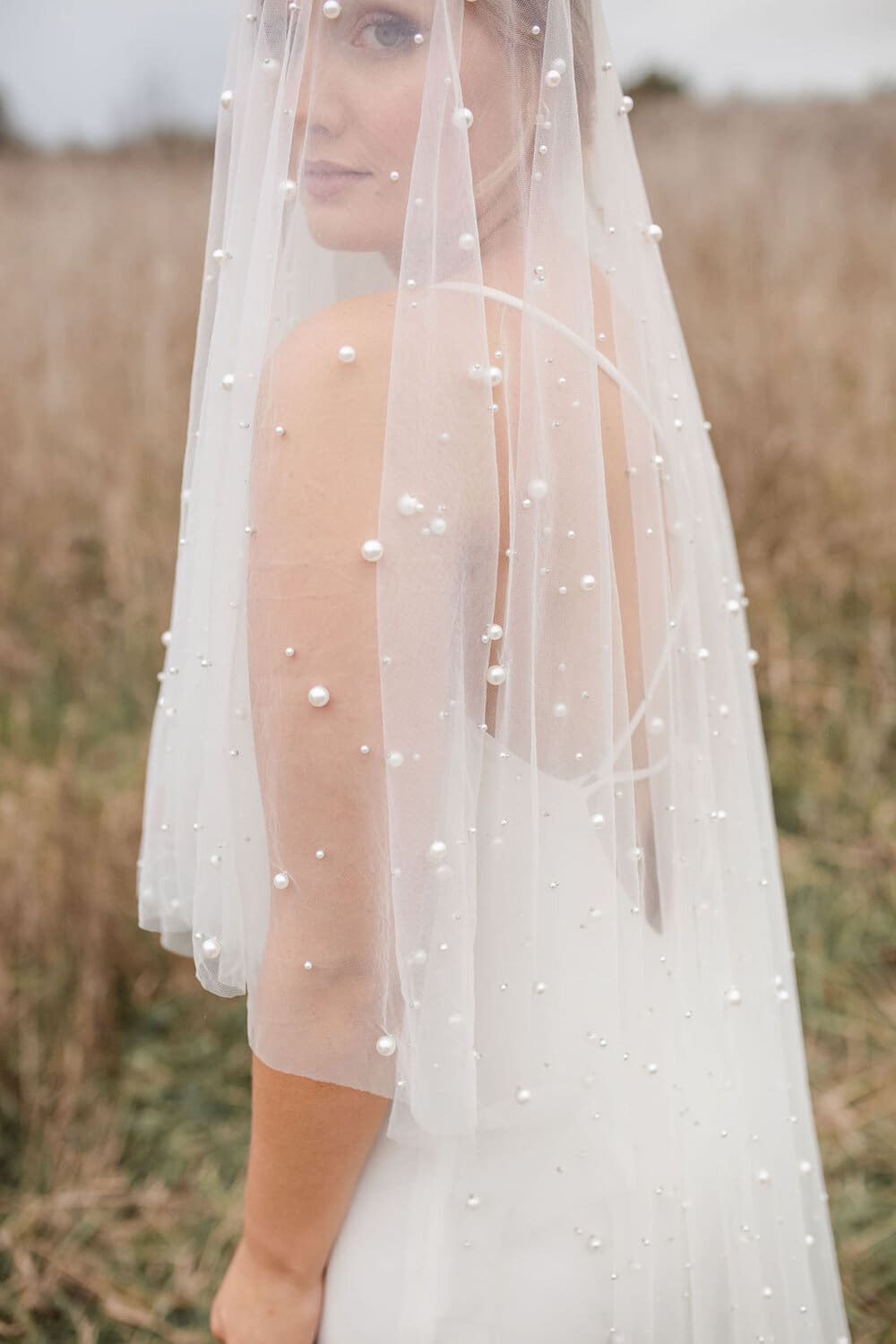 pearl-blusher-veil-gown-and-altar (3).jpg