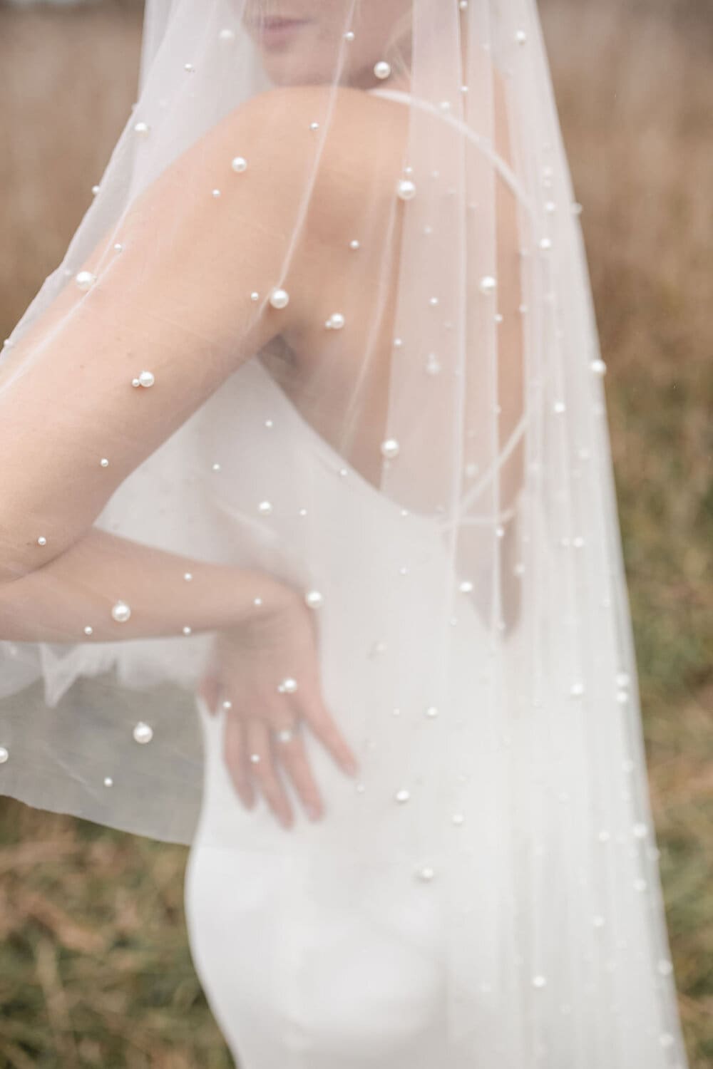 pearl-blusher-veil-gown-and-altar (4).jpg