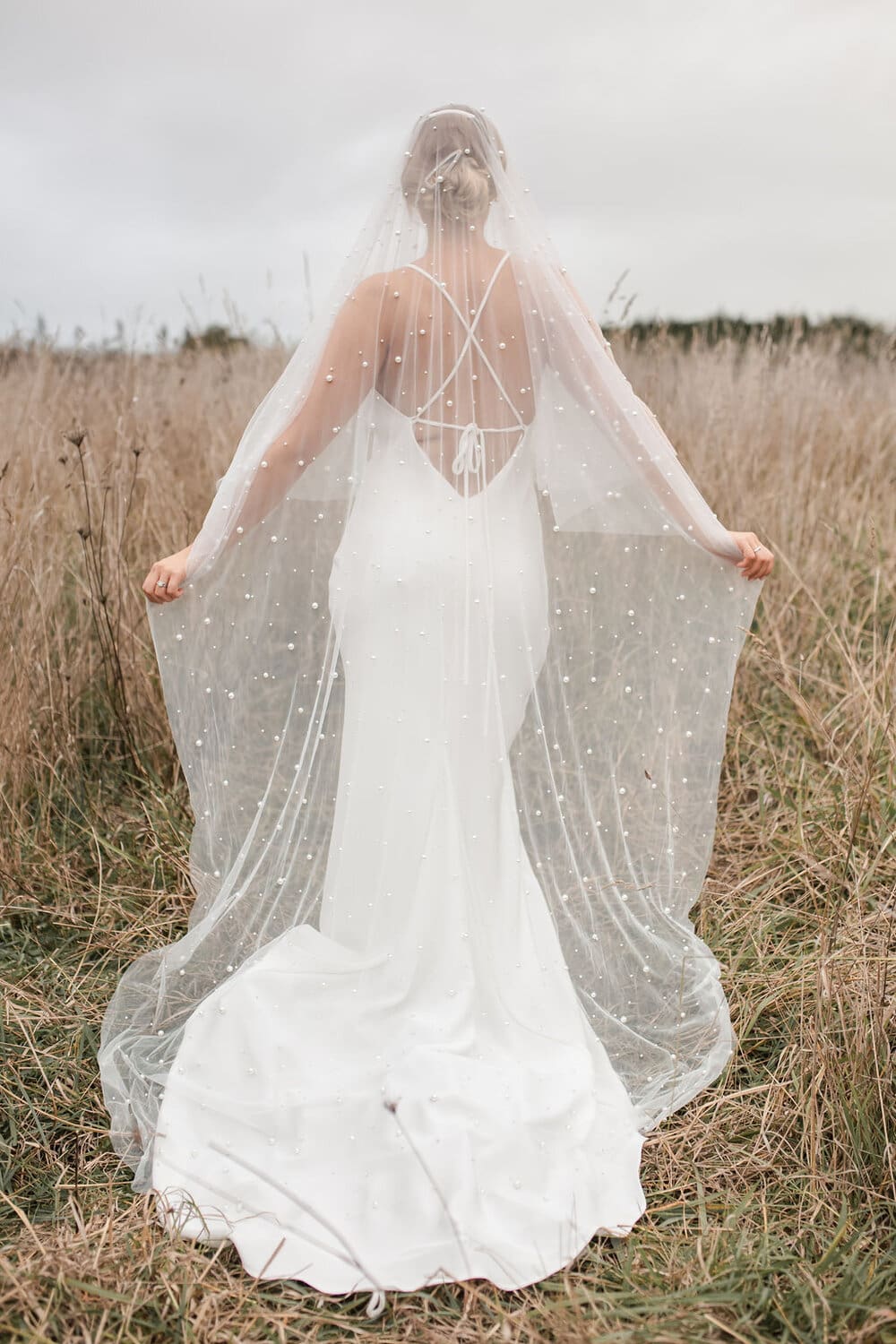pearl-blusher-veil-gown-and-altar (5).jpg