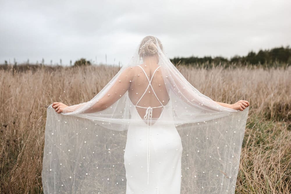pearl-blusher-veil-gown-and-altar (6).jpg