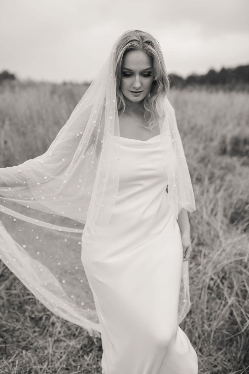 pearl-blusher-veil-gown-and-altar (8).jpg