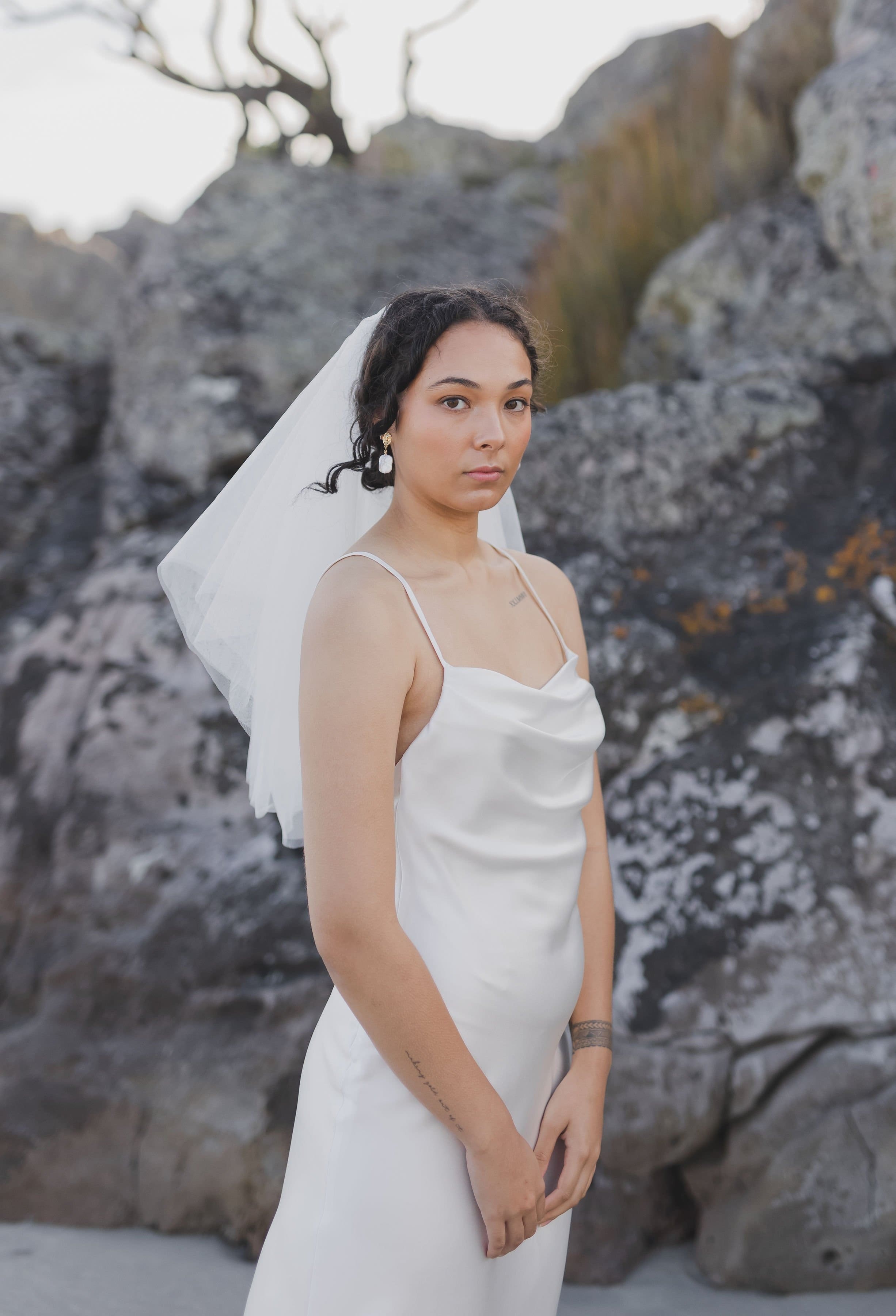 shortweddingveilwithblusher4.jpg